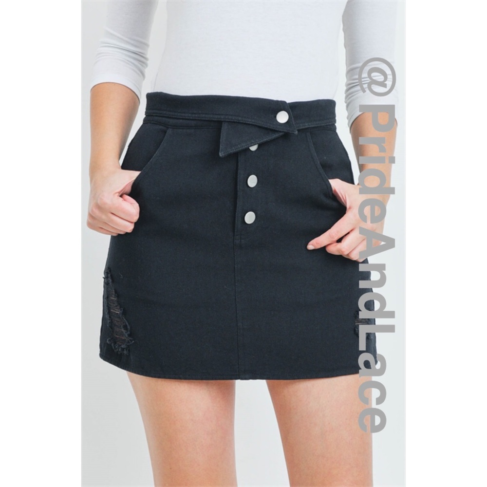 🤍BLACK SKIRT BUTTON DETAIL - Picture 4 of 5